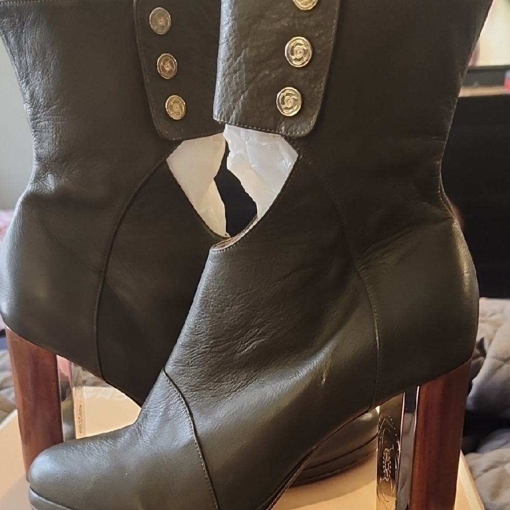 Elegant Black Leather Heeled Boots with Button Accents